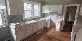 Charming Three Bedroom Townhouse! Gallery 9