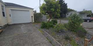 Beautifully designed 2BD/1BA home located near Henderson Center! Gallery 5