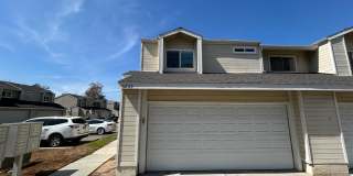 Beautiful 2 Bed 2.5 Bath End Unit Townhome Style Home in Yorba Linda! Gallery 1
