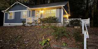 Black Mountain - Newly Renovated 3 Bedroom Gallery 1