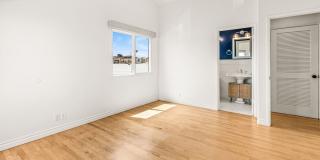 Spacious 3 Bed / 3 Bath Ocean Beach Townhome with Private Patio & Garage - Available NOW Gallery 19