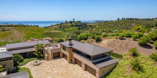 Tuscan Dream Villa in Summerland — Ocean Views, Orchard Serenity, Fully Furnished Retreat Gallery 4