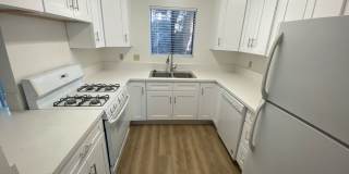 Remodeled 2 Bedroom Apartment - La Tierra Garden Apartements Gallery 1