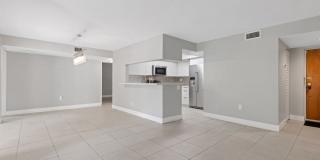 Charming 2BR Condo in Miami Gallery 7