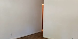 1231 West 8th Street Gallery 3