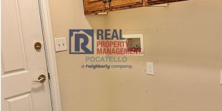 Beautiful 4 bedroom 3 bath house - attached garage Gallery 19