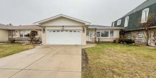 4716 N Thatcher Avenue Gallery 1