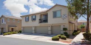 Townhome with yard, 3 br and 2 garage in gated SW community near the 215 Gallery 1