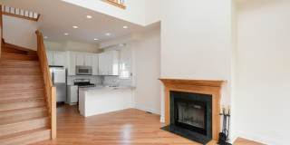4 Bedroom, 3 Bathroom Impressive Lincoln Park Duplex Gallery 3