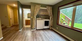 Dog friendly, 3 bedroom home in the hills Gallery 21