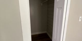 Adorable One Bedroom Duplex! Gallery 13