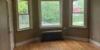 Charming and cozy 1st floor 2.5 bedroom. 1 bath Gallery 11