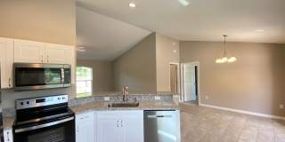 Desirable SE Ocala Neighborhood 3/2/2 *WON'T LAST* Gallery 12