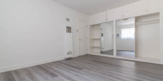 4854-4860 Hazeltine Apartments Gallery 7