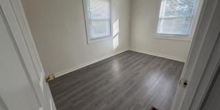 203 W Elm Street Gallery 15
