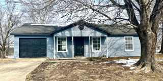 Elkins! 3 bed 2 bath with a huge fenced back yard Gallery 1