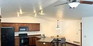 Beautiful 3 bedroom 2 1/2 bath townhouse in 4 Corners! Fenced backyard! Beautiful 3 bedroom 2 1/2 bath townhouse in 4 Corners! Fenced backyard! Gallery 9