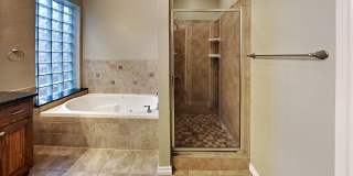 Beautiful 4 Bedroom 3 Bath in Edmond Schools Gallery 13