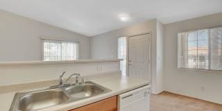 Adorable 2 Bedroom Condo Gallery 11