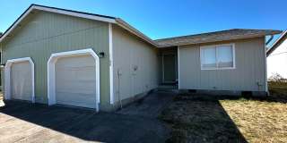 Single Level 3 Bedroom 2 Bath - 1 Car Garage - Lebanon Gallery 1