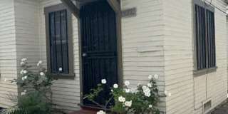 4214 S Hoover St Gallery 1