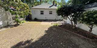 Cozy 2 bed 1 bath available now! Gallery 24