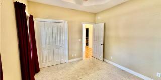 Prime Location 4 Bedroom 3 1/2 bath 2 garages! Gallery 28