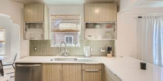 Available NOW! Fully Furnished 4 Bedroom 2 Bath Beautiful Home in Denver! Gallery 12
