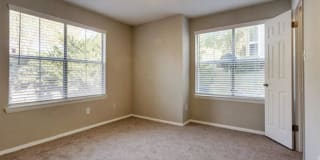 Hub at 934 Apartments Gallery 16