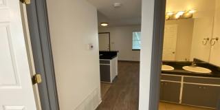 AVAILABLE:  2 BR-1 BA Hyde Park Condo / Laminate Wood Floors / Close to UT and Downtown Gallery 10