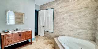 14370 McGregor Boulevard Gallery 22