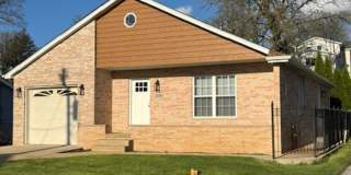 2 Bedroom, 2 Bathroom Home- Cedar Lake, IN Gallery 1