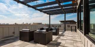 Troubadour Gallery 32