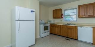 113 E 15th - 4 Bed/2 Bath - Updated kitchen and bath! Gallery 7