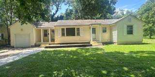 3-Bedroom House Near Phelps Grove Park! Gallery 1