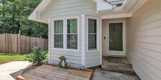 Room in 2 Bedroom Home at Tall Rock Ct Gallery 8