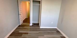 2402 Lakeview Avenue - 3 Gallery 12