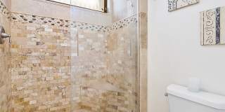 515 NE 38th St Gallery 51