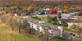 Large 1 & 2 Bedrooms available, PET FRIENDLY! Gallery 124