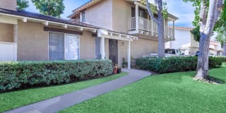 Carlyle Square Apartment Homes Gallery 2