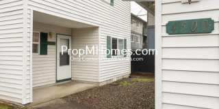 Three Bedroom Gem in Jennings Lodge - Garage Included! Gallery 1