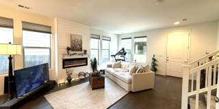 Modern West Arvada End-Unit with Cul-de-Sac Privacy & 2-Car Garage Gallery 9
