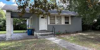 Charming 1952 Classic with Ample Parking Charming 1952 Classic with Ample Parking Gallery 1