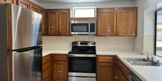 Spacious 2 Bedroom 2-1/2 Bathroom Townhome with 2-car garage in La Jolla near UCSD Gallery 12
