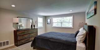 FURNISHED: Modern 6 Bdrm (7 beds) Home with BBQ, Foosball, HotTub & Private Pool - Close To Airport&Downtown Gallery 35