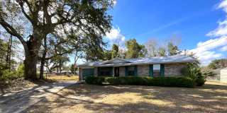 Spacious Brick 3/1 in Marianna in Quiet Cul-de-Sac Gallery 1