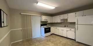 Charming 2 bedroom 1.5 bathroom home Gallery 11