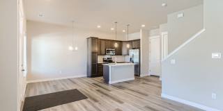 Beautiful 3 Bed 2.5 Bath Townhome with 2 Car Garage in Longmont Beautiful 3 Bed 2.5 Bath Townhome with 2 Car Garage in Longmont Gallery 6