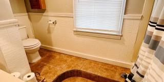 PRELEASING for AUGUST! Close to Campus Gallery 22