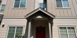 10308 SW Hollyridge Lane ~ Beautiful West Slope Tri-Level Condo Gallery 1